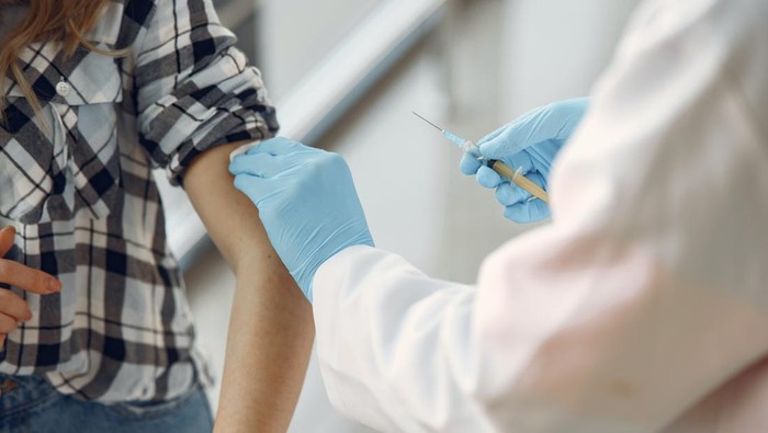 Vaksin Booster Bakal Jadi Syarat Perjalanan dan Masuk Mal, Ini Cara Mudah Cek Lokasi Vaksin yang Tersedia dari Ponselmu!