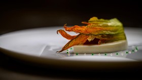FOTO: Vicky Lau, Chef Wanita Asia Pertama yang Raih Bintang Michelin