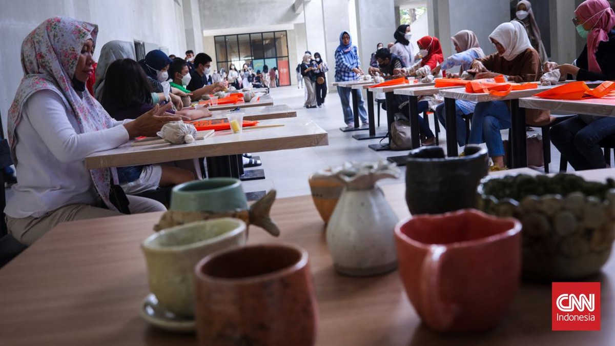 FOTO: Workshop Terbuka Keramik dan Kain Tie Dye di TIM