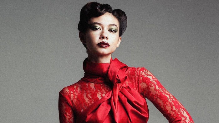 Yuki Kato Tampil Beda dengan Deretan Gaya Makeup yang Bold, Berani Coba?