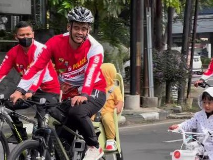 5 Potret Bobby Nasution Bareng Anak, Momen Manis Sepedaan Keliling Kota