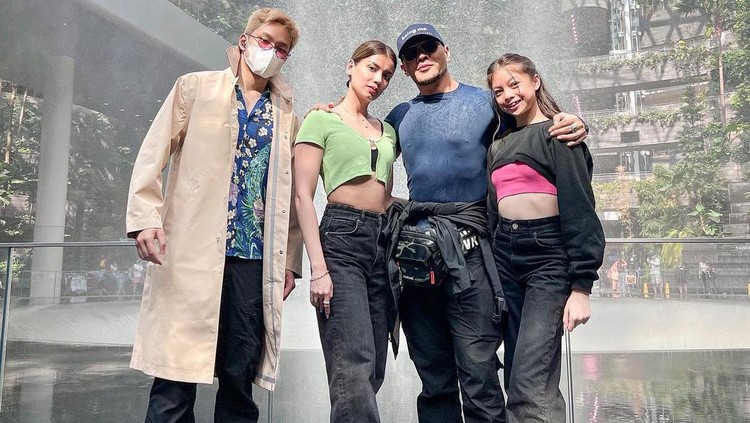 Bulan Madu Sabrina dan Deddy Corbuzier