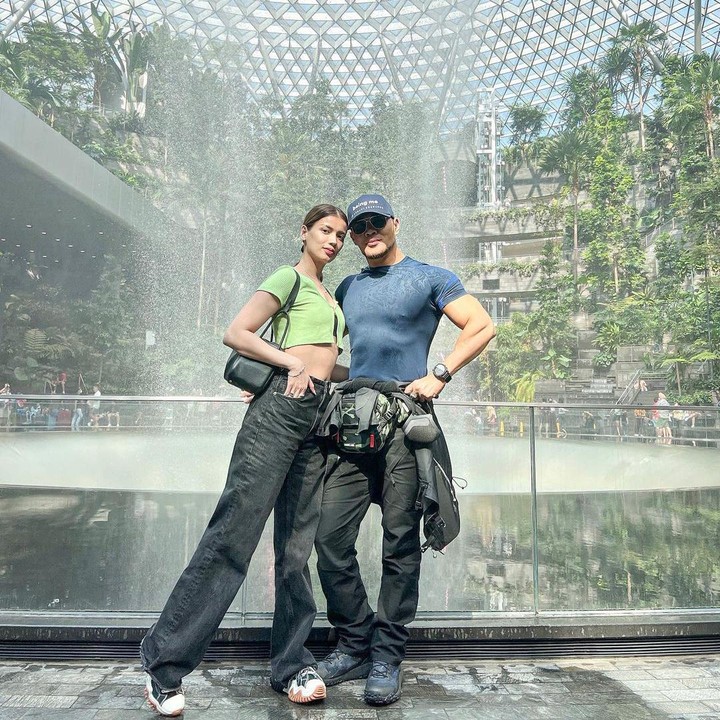 <p>Usai sebulan menikah, keduanya memutuskan untuk memilih Singapura sebagai tempat mereka melakukan honeymoon. (Foto: Instagram: @sabrinachairunnisa_)</p>