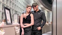 <p>Deddy Corbuzier dan Sabrina Chairunnisa resmi menikah pada Senin (6/6/2022) lalu, Bunda. Pernikahan mereka dilaksanakan di sebuah hotel mewah di bilangan Jakarta. (Foto: Instagram: @sabrinachairunnisa_)</p>