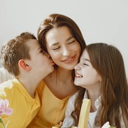 7 Zodiak yang Punya Jiwa Keibuan, Disukai Anak-anak!