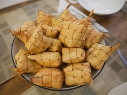 Teknik Memasak Ketupat Singkat dan Tidak Cepat Basi, Hasilnya Pulen!