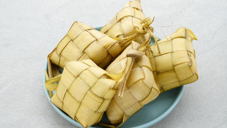Ketupat, Ketupat or rice dumpling is a local delicacy during Eid al-Fitr. A popular meal during Eid.
