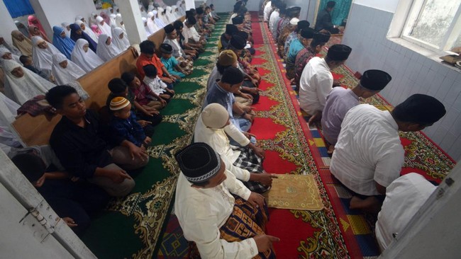 Tarekat Naqsyabandiyah Al-Kholidiyah Jalaliyah di Sumatera Utara menetapkan Iduladha 1445 Hijriah jatuh pada Minggu, 16 Juni 2024.