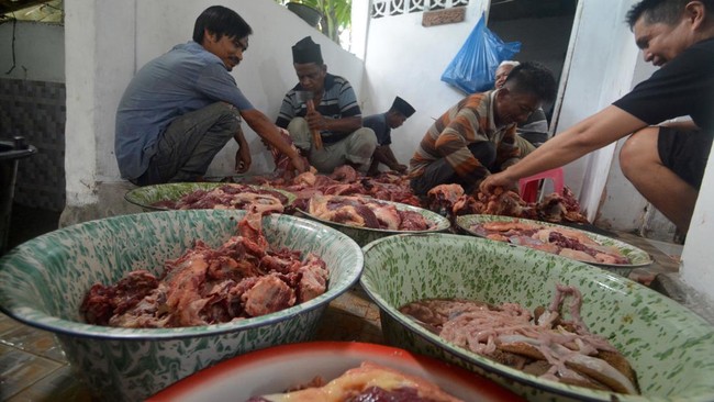 FOTO: Jemaah Tarekat Naqsabandiyah Rayakan Iduladha Hari Ini