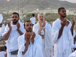 Kumpulan Doa dan Dzikir Wukuf di Arafah: Arab, Latin dan Artinya