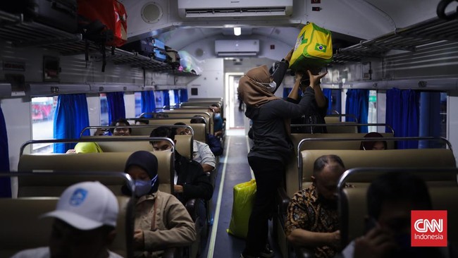 PT KAI Daop 1 Jakarta menambah 20 perjalanan kereta api (KA) untuk masa libur Natal dan Tahun Baru (Nataru) 2023.