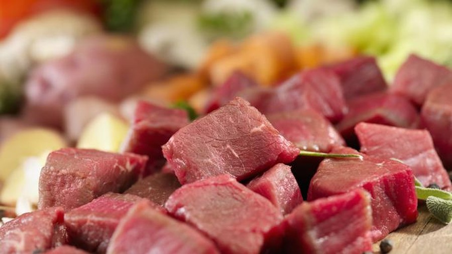 Bolehkah Membagikan Daging Kurban Kepada Non Muslim? Ini Kata MUI
