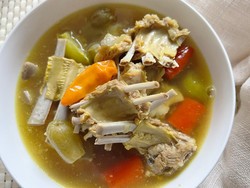 Resep Asem-asem Iga Kambing yang Bening Segar Kuahnya