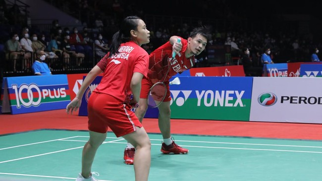 Ganda campuran Indonesia Rinov Rivaldy/Pitha Haningtyas Mentari tersingkir secara dramatis di babak pertama Denmark Open 2022.