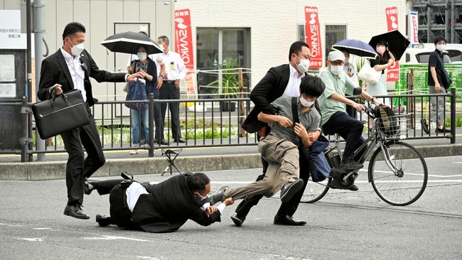 Belakangan terkuak jika pelaku pembunuh Shinzo Abe, Tetsuya Yamagami, tidak memiliki dendam politik kepada eks PM Jepang itu. Lantas apa motif pembunuhannya?