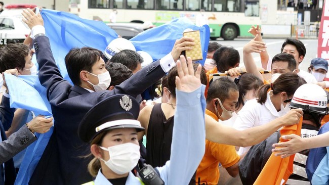 Di hari pembunuhan Shinzo Abe, seorang politikus Jepang dari partai LDP, Sanshiro Matsuyama, juga menerima ancaman pembunuhan.