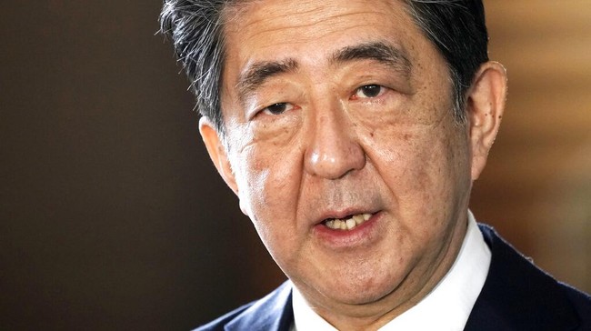 Mantan PM Jepang, Shinzo Abe dikabarkan ditembak, Jumat (8/7). Seorang pria ditangkap setelah kejadian itu.