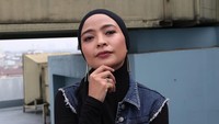 <p>Lebih lanjut, Tantri juga menyinggung soal diet yang mungkin tak cocok untuk sebagian orang. "Ada yang cocok dengan metode diet A, B, dan C. Secara garis besar perubahan <em>life style</em> ini yang membuat BBku kembali, makanlah dengan cukup," ujarnya. (Foto: Tripa Ramadhan)</p>