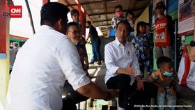 VIDEO: Jokowi Tinjau Bedah Rumah Panggung Di Kampung Belawan