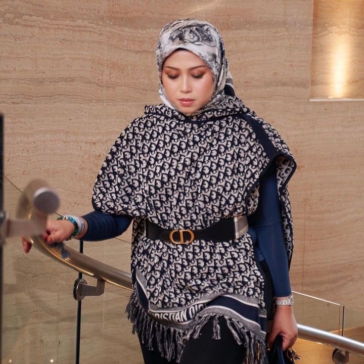 <p>Azrinaz Mazhar menjadi istri ketiga Sultan Hassanal Bolkiah, Bunda. Dalam pernikahan tersebut, keduanya dikarunia dua orang anak bernama Abdul Wakeel dan Puteri Ameerah. (Foto: Instagram @azrinazmazharhakim)<br /><br /><br /></p>
