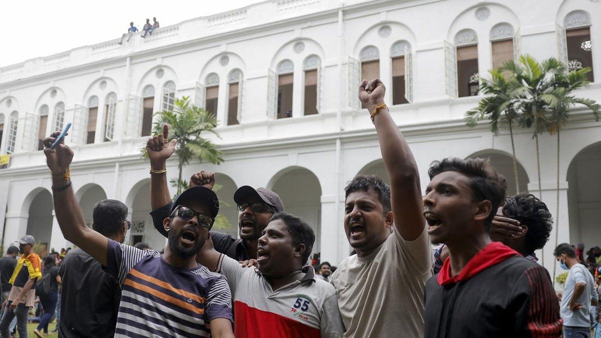 FOTO: Demonstran Duduki Rumah Presiden Sri Lanka yang Kabur
