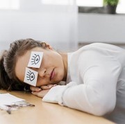 Sering Ngantuk Saat Jam Kerja, 5 Makanan Sehari-hari Ini Bikin Fit dan Melek Seharian!