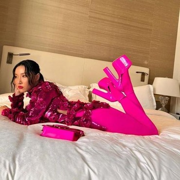 Reaksi Tak Terduga Hwasa MAMAMOO Usai Dilaporkan gegara Dinilai Tak Senonoh