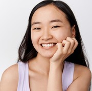 5 Kebiasaan Mudah di Malam Hari yang Bikin Kulit Glowing, Coba Terapkan Sebelum Tidur yuk!