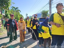 Mbah di Ponorogo Traktir 25 Cucu ke Pasar Legi dalam Tradisi Angon Putu