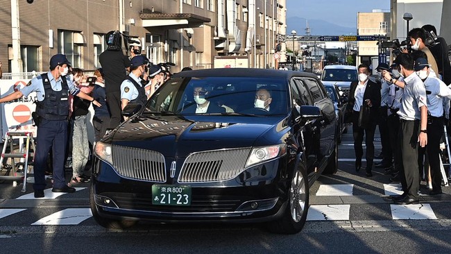 Pihak keluarga telah membawa kembali jenazah Shinzo Abe ke Tokyo, setelah dinyatakan meninggal dunia akibat ditembak di Nara.
