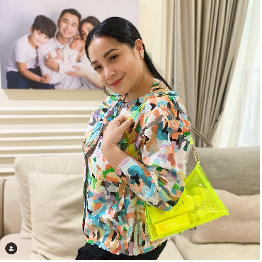 Nagita Slavina Ajak Perempuan Berekspresi Lewat Busana Kolaborasi Terbaru