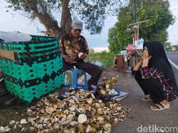 Pemudik Hindari Duduksampeyan Gresik, Bakul Legen di Benjeng Laris Manis
