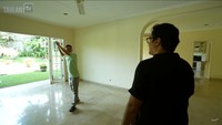 <p>Rumah ini memiliki luas sekitar 2500 meter persegi. Terlihat gaya arsitektur yang diadopsi pada bangunan ini adalah gaya khas Amerika. (Foto: YouTube TAULANY TV)<br /><br /><br /></p>
