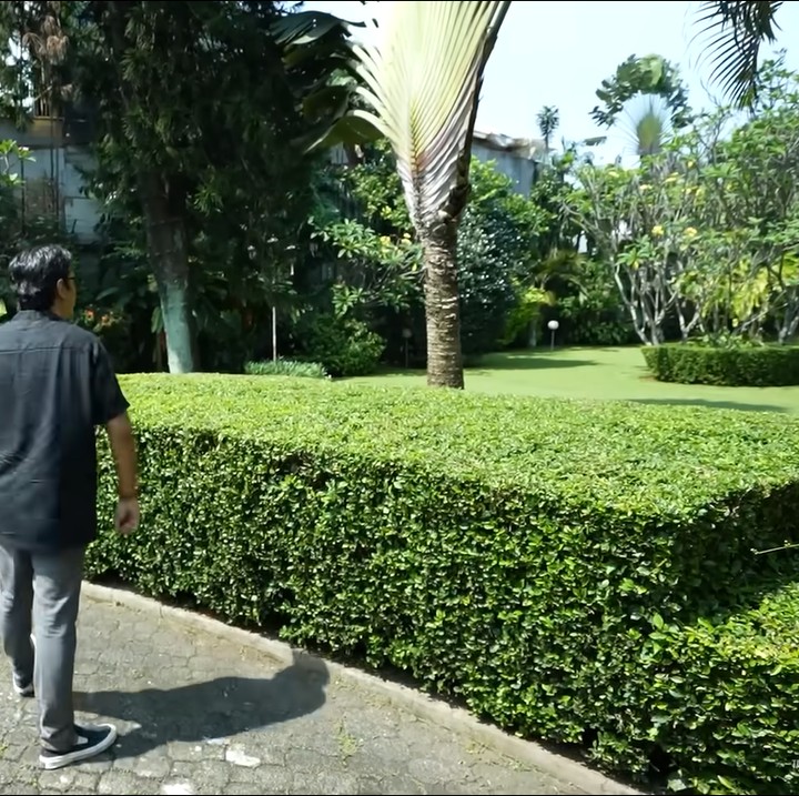 <p>Lokasi rumah baru Raffi memang tak jauh dari Andara, bahkan hanya perlu menyebrang saja. (Foto: YouTube TAULANY TV)<br /><br /><br /></p>