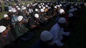 FOTO: Polisi Bebaskan Ratusan Simpatisan Anak Kiai Jombang