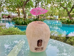 Hangout Akhir Pekan Bisa Nikmati Beefsteak dan Mocktail di Pinggir Kolam Renang