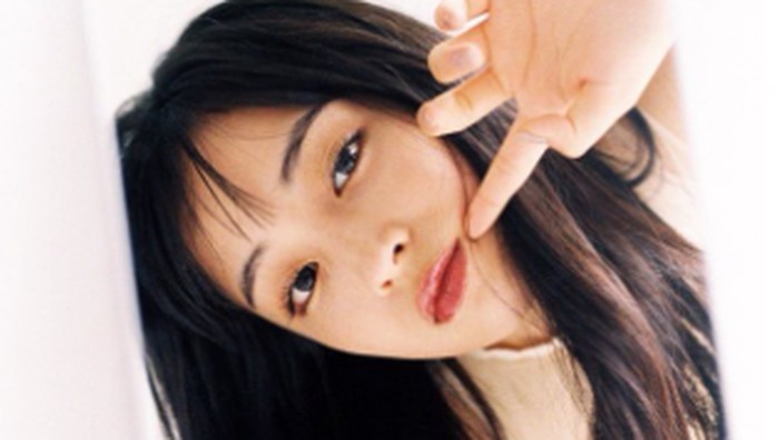Suzu Hirose merupakan aktris asal Jepang yang lahir pada 19 Juni 1998./ foto: suzu.hirose.official