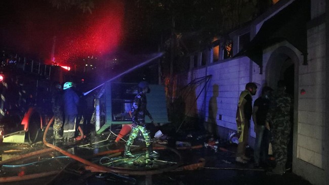 FOTO: Massa Bakar Rumah PM Sri Lanka