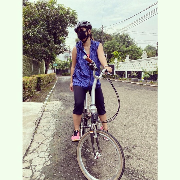 <p>Saat ini, Fifi sudah dikaruniai tiga orang anak yakni Farrel Legolas Rompies, Gahan Adriel Rompies dan Gio Rompies. (Foto: Instagram @fifikaramoy)</p>