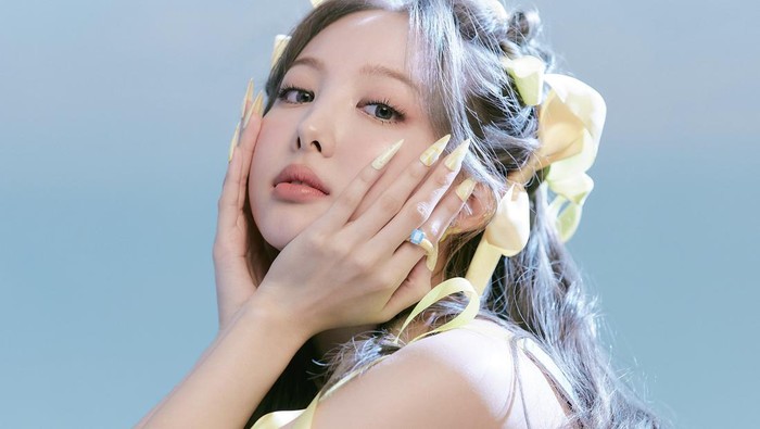 Serba-serbi Nayeon Twice, Solois Perempuan Korea Pertama yang Debutnya Masuk ke Jajaran 10 Besar Billboard