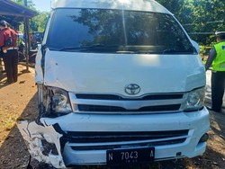 1 Keluarga di Banyuwangi Tewas Ditabrak Mobil Travel, Sopir Ngaku Ngantuk