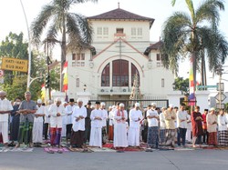 Tata Cara Sholat Idul Fitri Lengkap dengan Niat dan Amalan Sunahnya