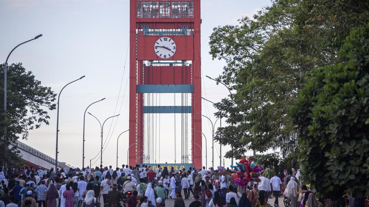 FOTO: Ramai-ramai Jemaah Laksanakan Salat Iduladha di Berbagai Penjuru