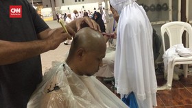 VIDEO: Jemaah Haji Pria Cukur Gundul usai Lempar Jumrah
