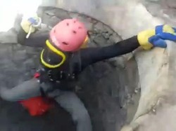 Detik-detik Evakuasi Kucing Tercebur Sumur Sedalam 20 Meter di Boyolali