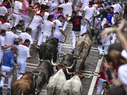 Kisah Lari Bersama Banteng di Spanyol yang Mematikan juga Agung