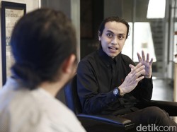 Yanus Putrada Cukur Rambut Artis sampai Orang Gila