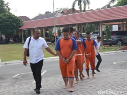 Penampakan 5 Tersangka Saat Penangkapan Mas Bechi, Mulai Abdi Dalem-Simpatisan