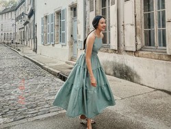 Gaya Anya Geraldine Pamer Punggung Pakai Dress Bertali yang Curi Atensi