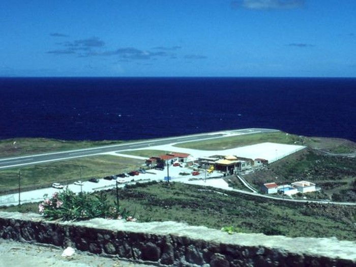 Bandara di Pulau Saba Mengenal Bandara Juancho E. Yrausquin, Bandara Berbahaya!
